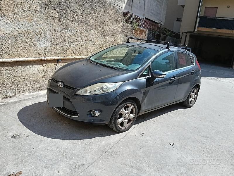 Usata Ford Fiesta 68 CV (50 kW) 2009 Grigio Berlina