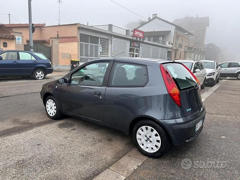 Usata Fiat Punto 60 CV (44 kW) 2001 Blu Berlina