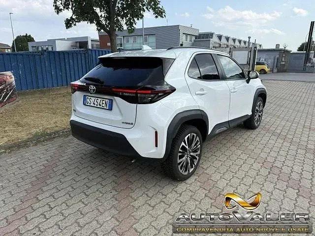 Usata Toyota Yaris Cross Lounge 92 CV (67 kW) 2023 Bianco SUV