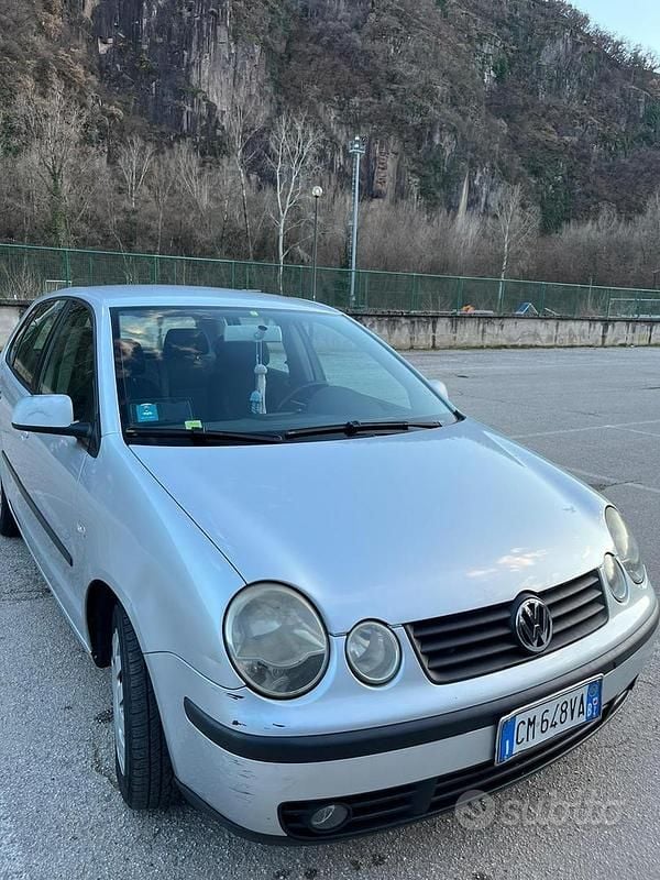 Usata VW Polo 54 CV (39 kW) 2004 Grigio Utilitaria