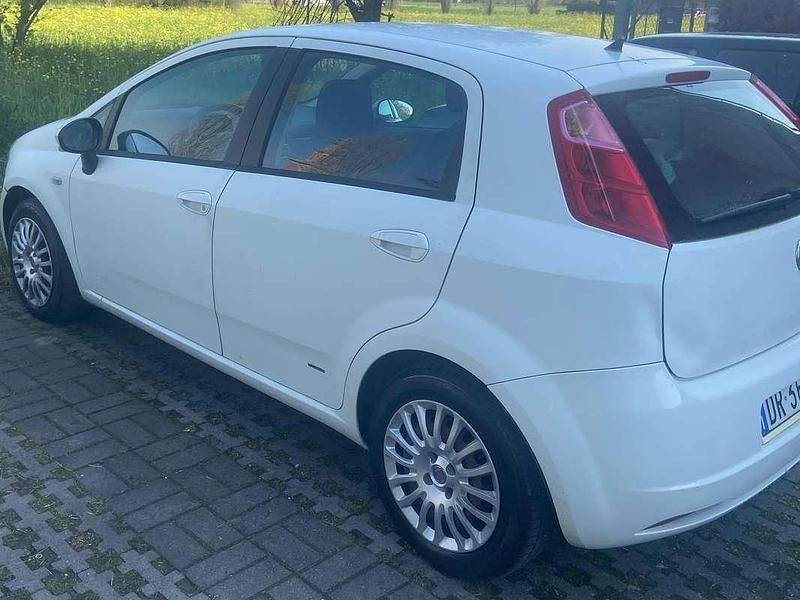 Usata Fiat Punto Classica 65 CV (47 kW) 2008 Bianco Utilitaria