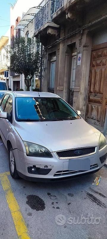 Usata Ford Focus 90 CV (66 kW) 2005 Grigio Station wagon