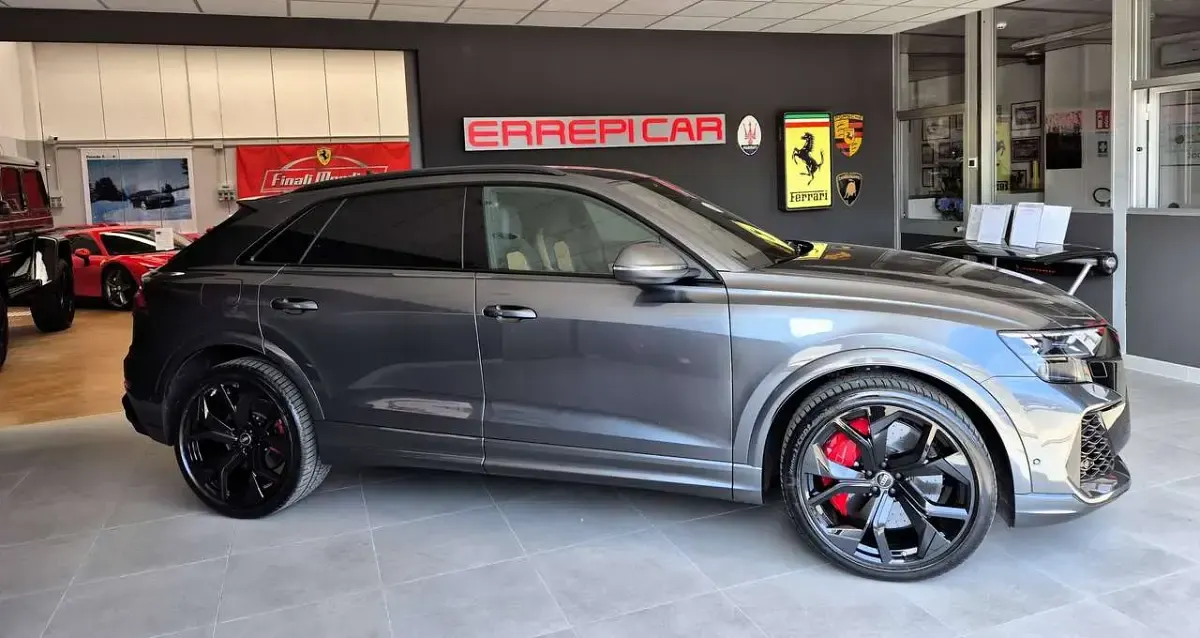 Usata Audi Q8 Performance 640 CV (470 kW) 2024 Grigio daytona perlato SUV