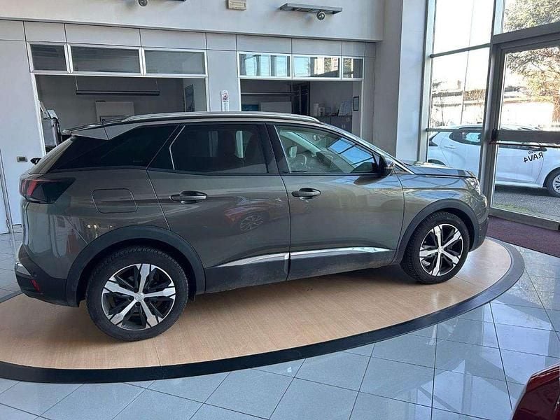 Usata Peugeot 3008 Allure 131 CV (96 kW) 2019 Verde SUV