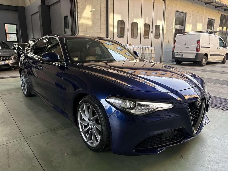 Blu Usata 2016 Alfa Romeo Giulia Business Tre volumi | 13.999 € (Buon prezzo) - Immagine 1/4