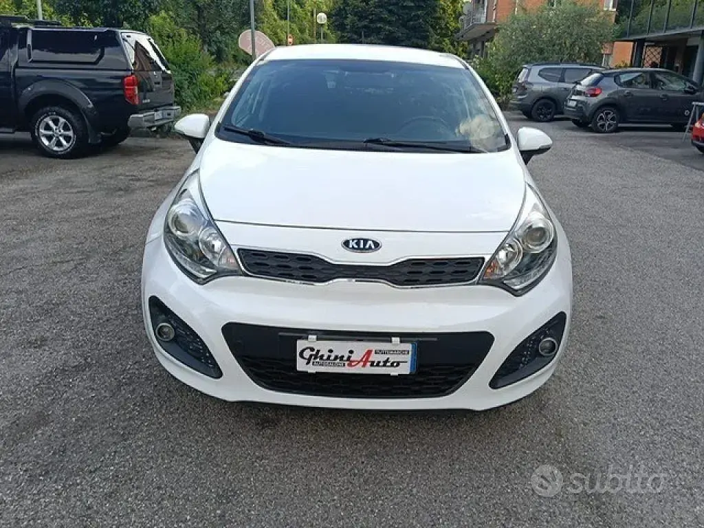 Usata Kia Rio 75 CV (55 kW) 2014 Bianco Berlina