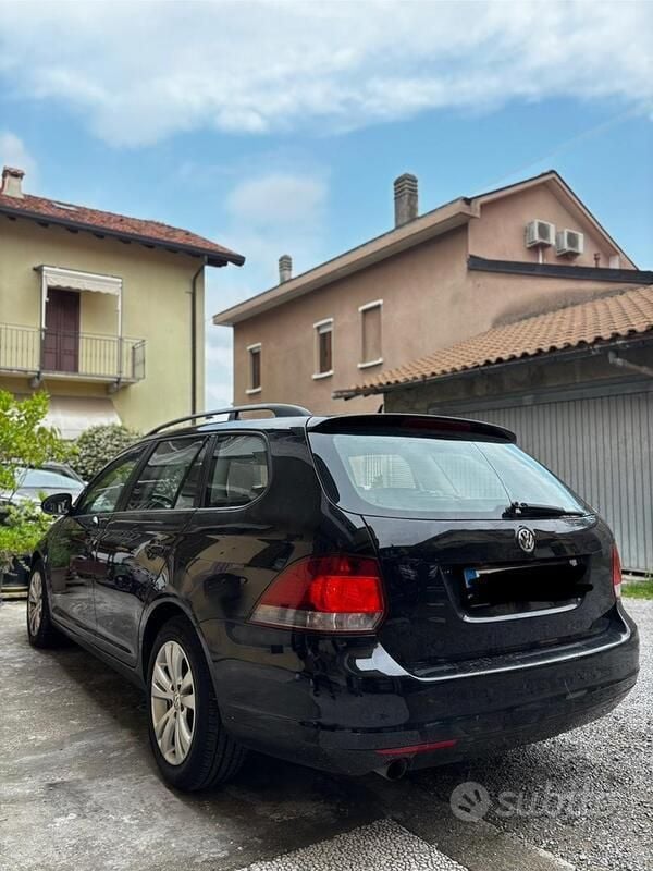 Usata VW Golf VII 110 CV (80 kW) 2015 Nero Station wagon