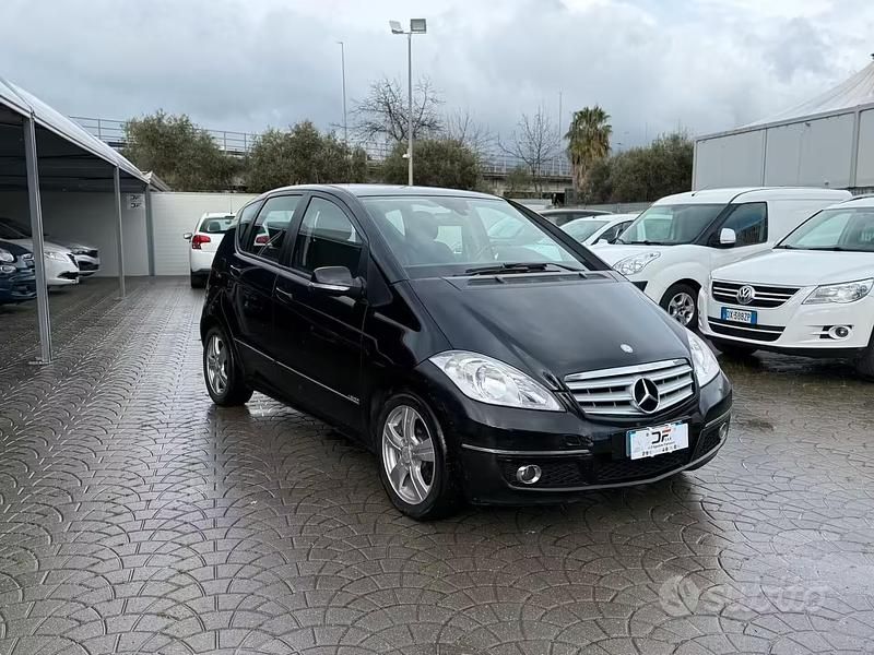 Usata Mercedes A180 Elegance 108 CV (79 kW) 2010 Nero Berlina