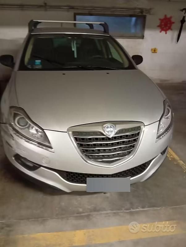 Usata Lancia Delta 120 CV (88 kW) 2011 Grigio Utilitaria