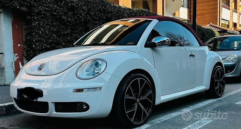 Usata VW New Beetle 105 CV (77 kW) 2010 Bianco Utilitaria