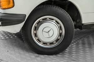 Usata Mercedes 300 88 CV (64 kW) 1980 Bianco Berlina