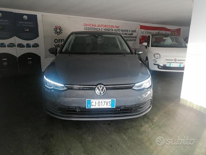 Usata VW Golf VII Life 116 CV (85 kW) 2021 Grigio Utilitaria