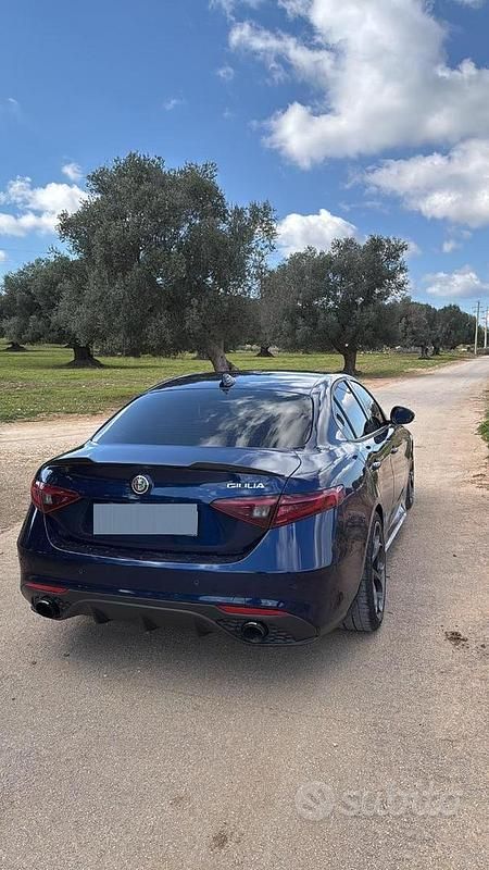 Usata Alfa Romeo Giulia 150 CV (110 kW) 2017 Blu Berlina
