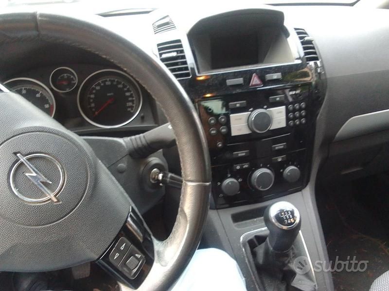 Usata Opel Zafira 125 CV (91 kW) 2010 Blu Monovolume