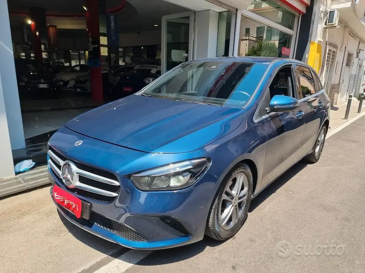 Usata Mercedes B180 Premium 116 CV (85 kW) 2020 Bluazzurro Utilitaria