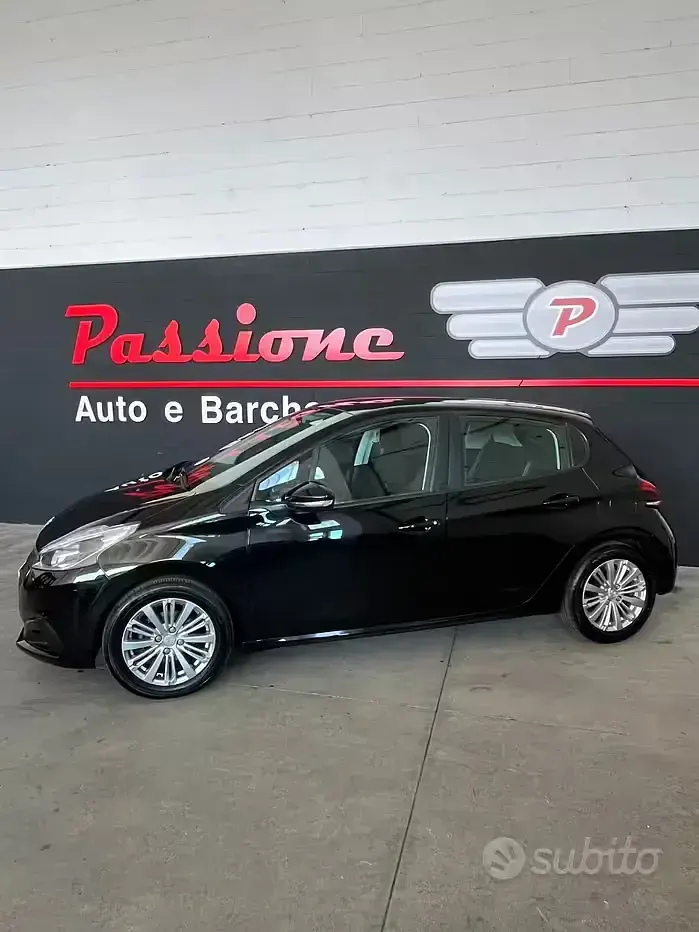 Usata Peugeot 208 82 CV (60 kW) 2017 Nero Utilitaria