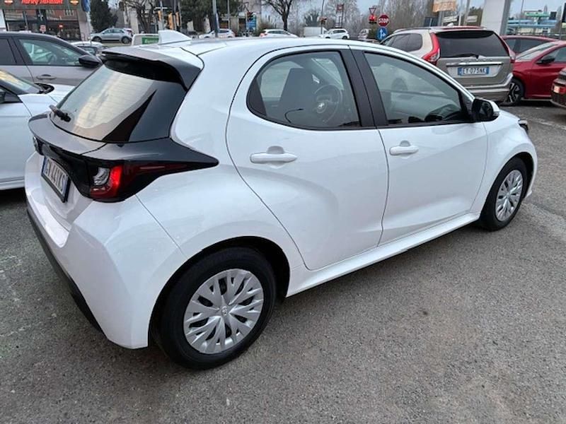 Usata Toyota Yaris Active 72 CV (52 kW) 2023 Bianco Utilitaria