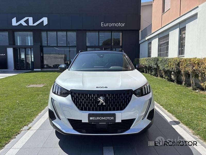 Begagnad Peugeot 2008 GT 131 HK (96 kW) 2023 Vit SUV