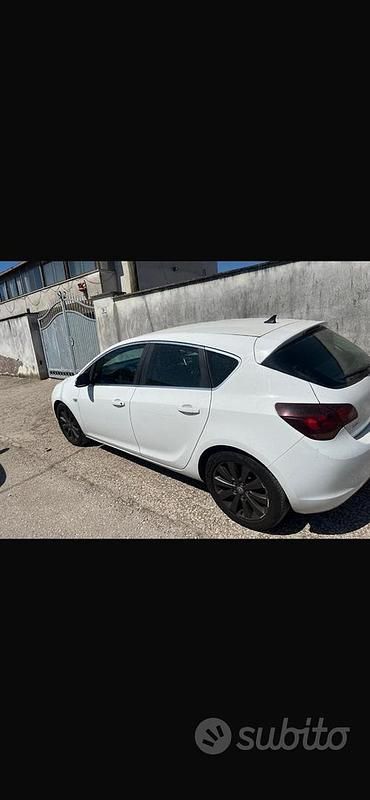 Usata Opel Astra 2011 Bianco Berlina