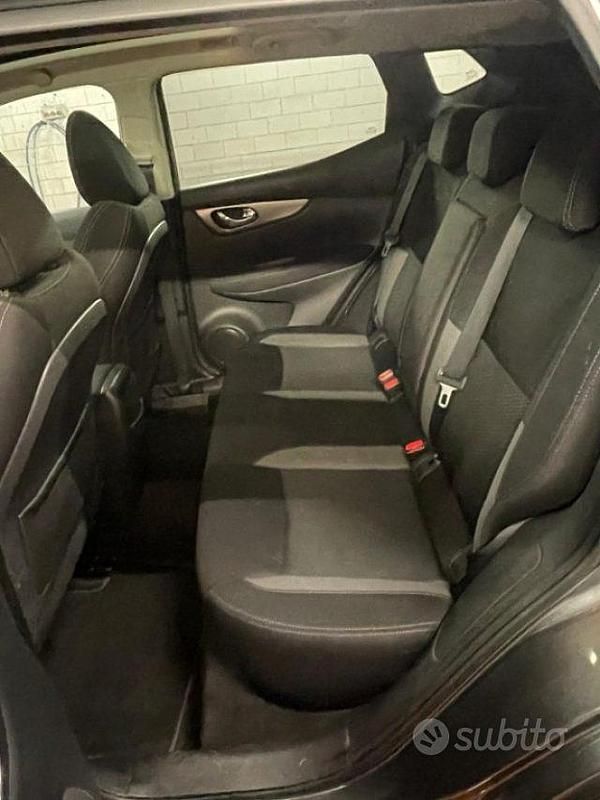Usata Nissan Qashqai N-Connecta 110 CV (80 kW) 2018 Grigio scuro SUV