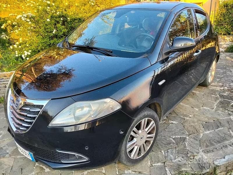 Usata Lancia Ypsilon 86 CV (63 kW) 2012 Nero Utilitaria