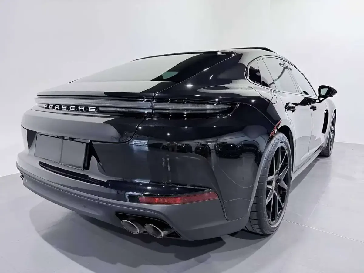 Usata Porsche Panamera 470 CV (345 kW) 2025 Nero Utilitaria