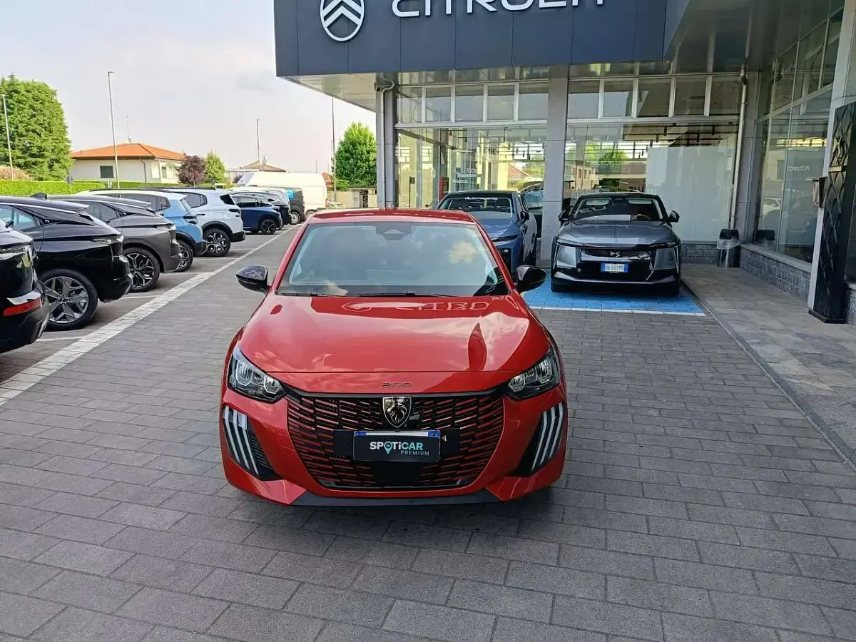 Nuova Peugeot 208 Allure+ 101 CV (74 kW) 2026 Rosso elixir Utilitaria