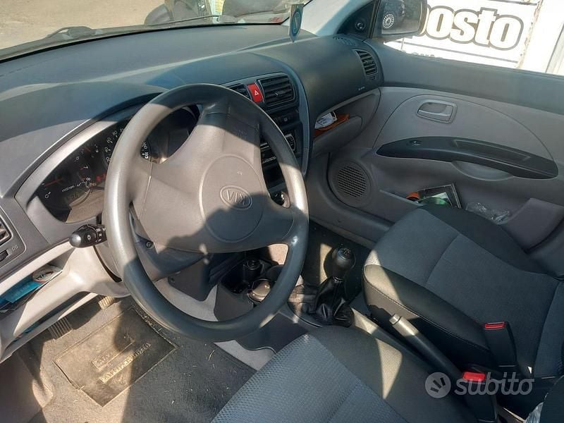 Usata Kia Picanto 61 CV (44 kW) 2007 Grigio Utilitaria