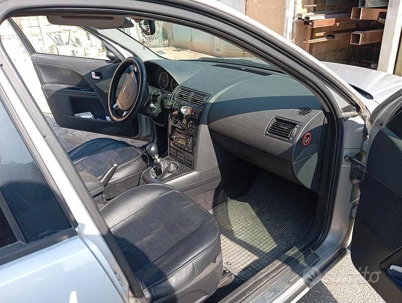 Usata Ford Mondeo 145 CV (106 kW) 2003 Grigio Berlina