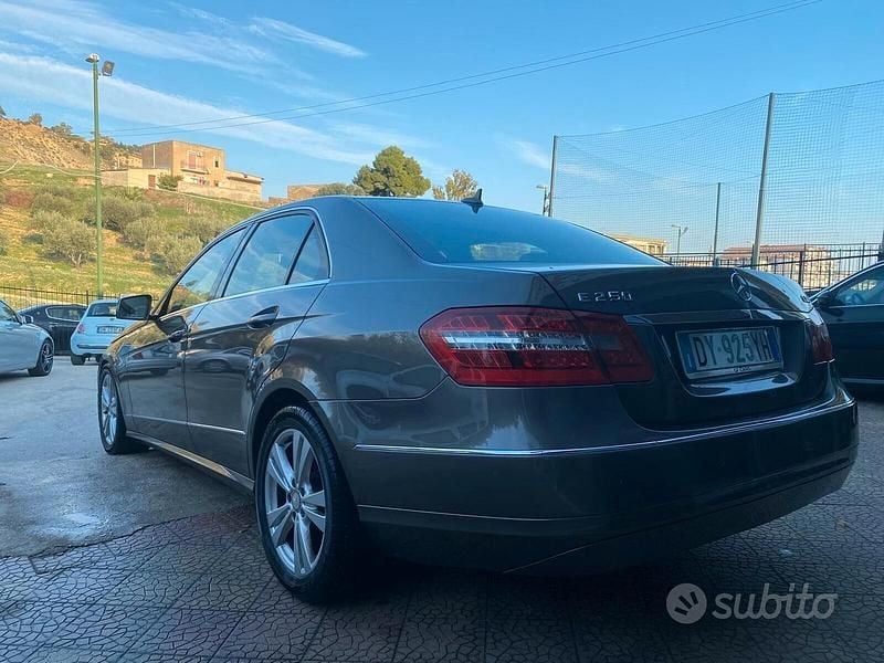 Usata Mercedes E250 Avantgarde 204 CV (150 kW) 2010 Marrone Berlina