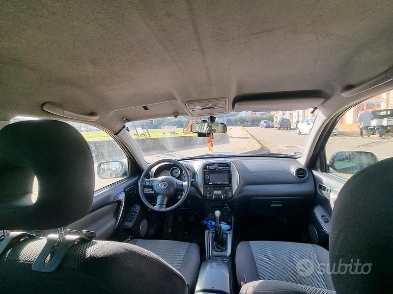 Usata Toyota RAV4 116 CV (85 kW) 2004 Nero SUV