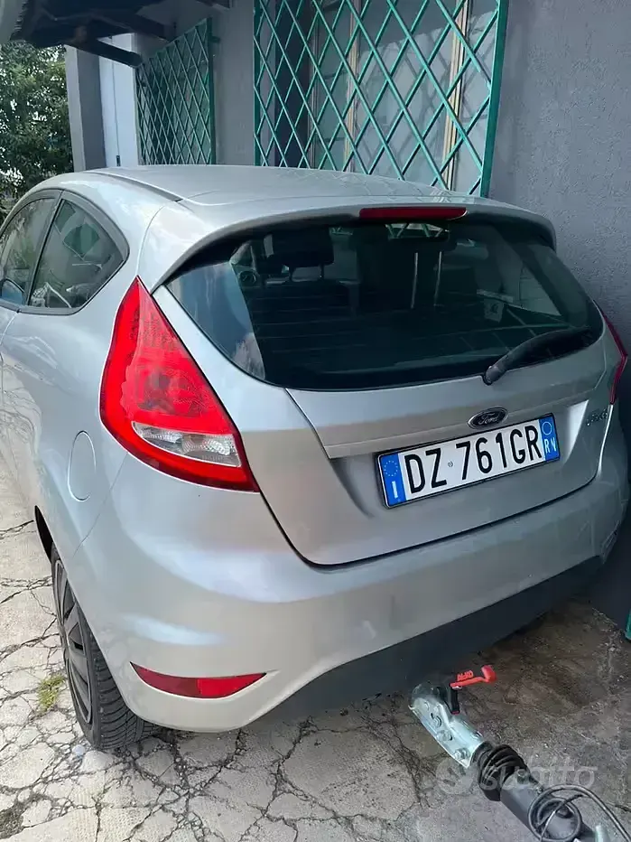 Usata Ford Fiesta 97 CV (71 kW) 2009 Grigio Berlina