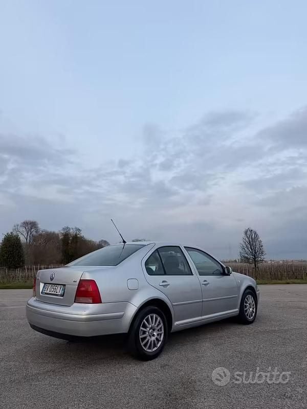 Usata VW Bora 105 CV (77 kW) 2001 Grigio Berlina