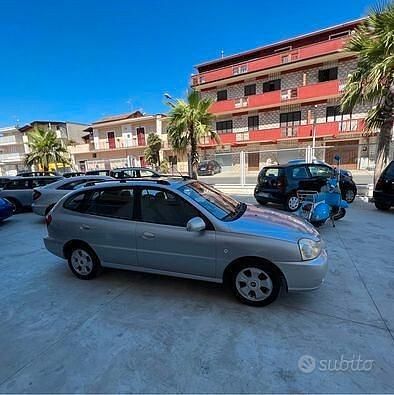 Usata Kia Rio EX 97 CV (71 kW) 2006 Argento Berlina
