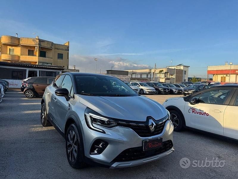 Usata Renault Captur Techno 91 CV (66 kW) 2024 Grigio SUV
