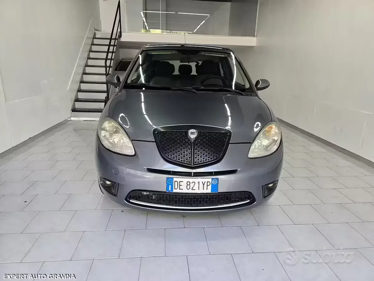 Usata Lancia Ypsilon 70 CV (51 kW) 2006 Grigio Utilitaria
