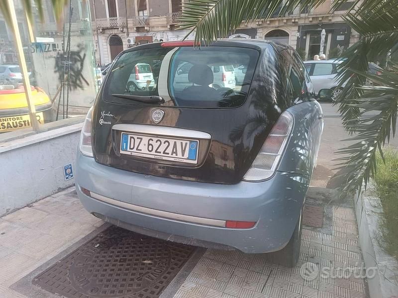 Usata Lancia Ypsilon 80 CV (58 kW) 2010 Blu Utilitaria