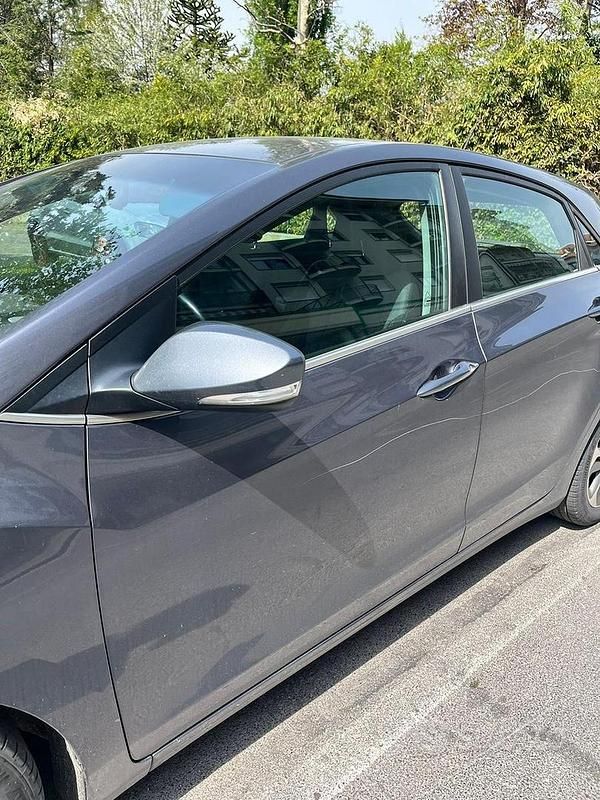 Usata Hyundai i30 Comfort 120 CV (88 kW) 2016 Grigio Berlina