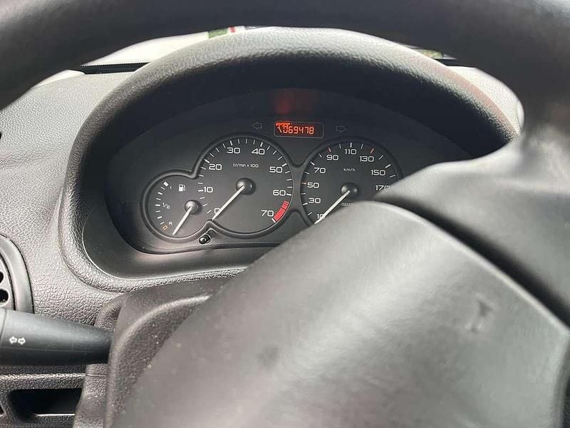 Usata Peugeot 206 60 CV (44 kW) 2002 Nero Berlina