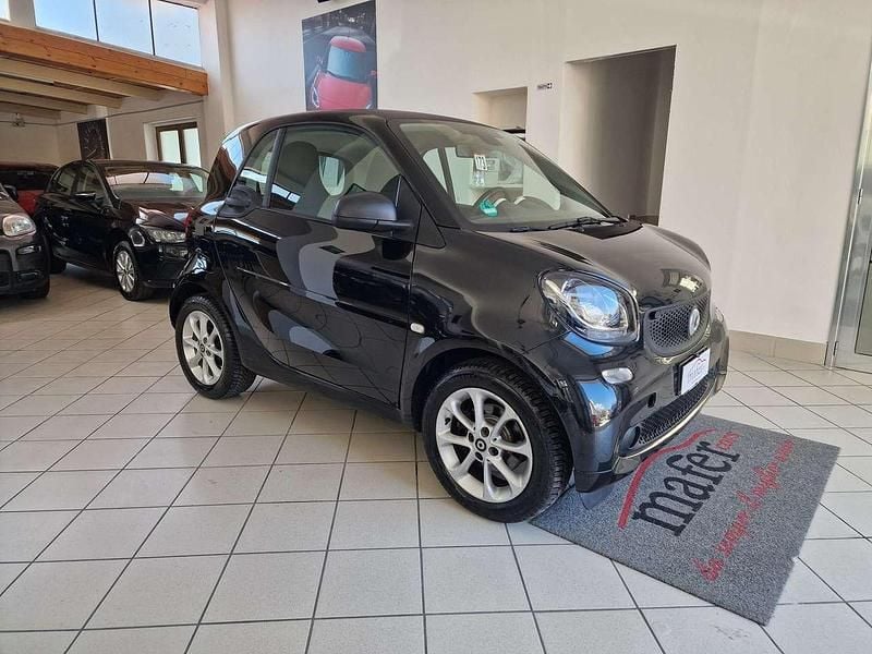 Nero Usata 2015 Smart ForTwo Coupé Utilitaria | 8700 € (Ottimo prezzo) - Immagine 1/4