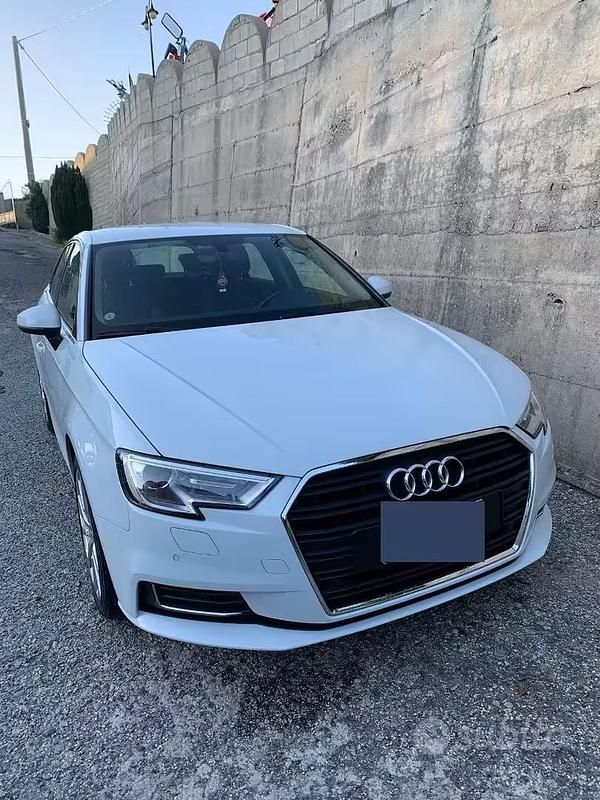 Usata Audi A3 Design 116 CV (85 kW) 2017 Bianco Berlina