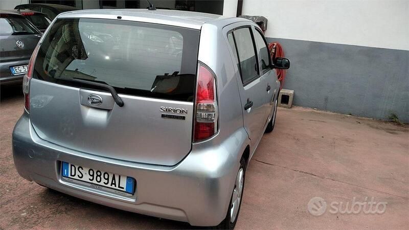 Usata Daihatsu Sirion 58 CV (42 kW) 2008 Argento Utilitaria