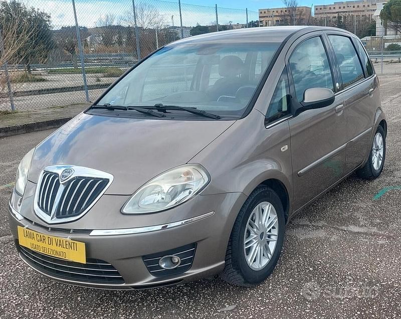 Usata Lancia Musa 78 CV (57 kW) 2010 Marrone Monovolume