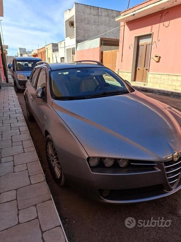 Usata 2009 Alfa Romeo 159 Station wagon | 3999 € - Immagine 1/4