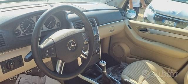 Usata Mercedes B180 2010 Nero Monovolume