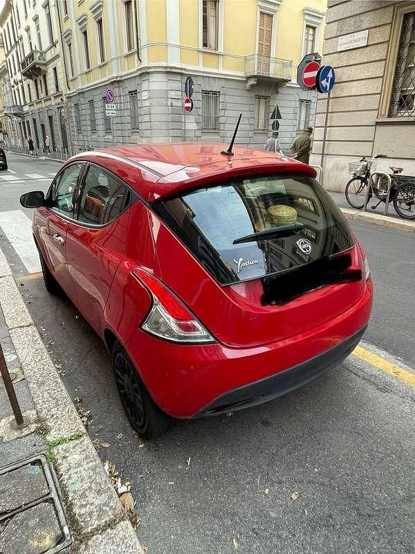 Usata Lancia Ypsilon Silver 69 CV (50 kW) 2022 Rosso Utilitaria
