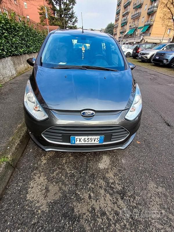 Grigio Usata 2017 Ford B-MAX Monovolume | 6950 € (Ottimo prezzo) - Immagine 1/4