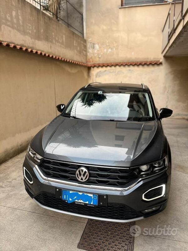 Usata VW T-Roc 116 CV (85 kW) 2019 Grigio SUV