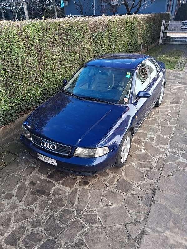 Usata Audi A4 179 CV (131 kW) 1998 Blu/azzurro Berlina