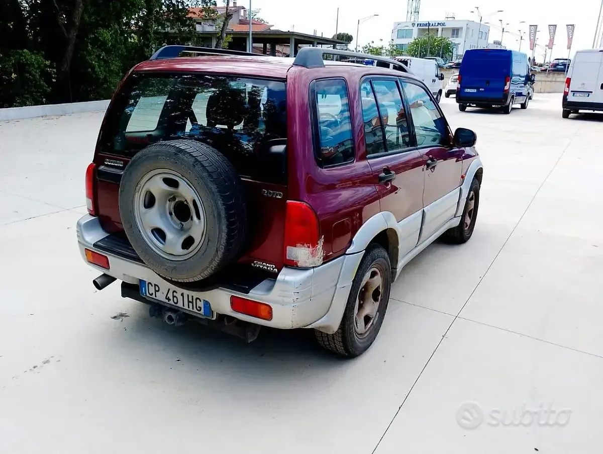 Usata Suzuki Vitara 87 CV (63 kW) 1999 Rosso SUV